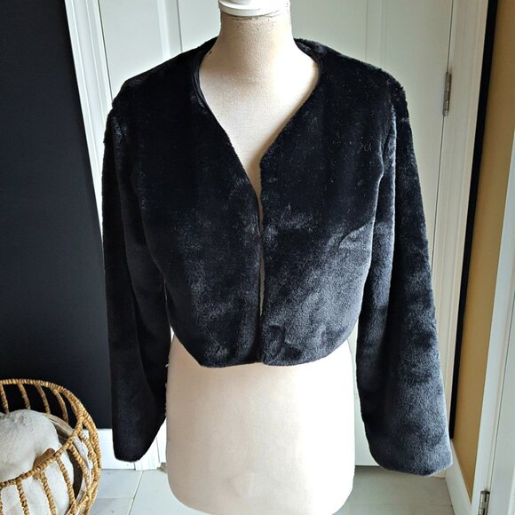 Chic Black Teddy Jacket - Picture 5 of 5